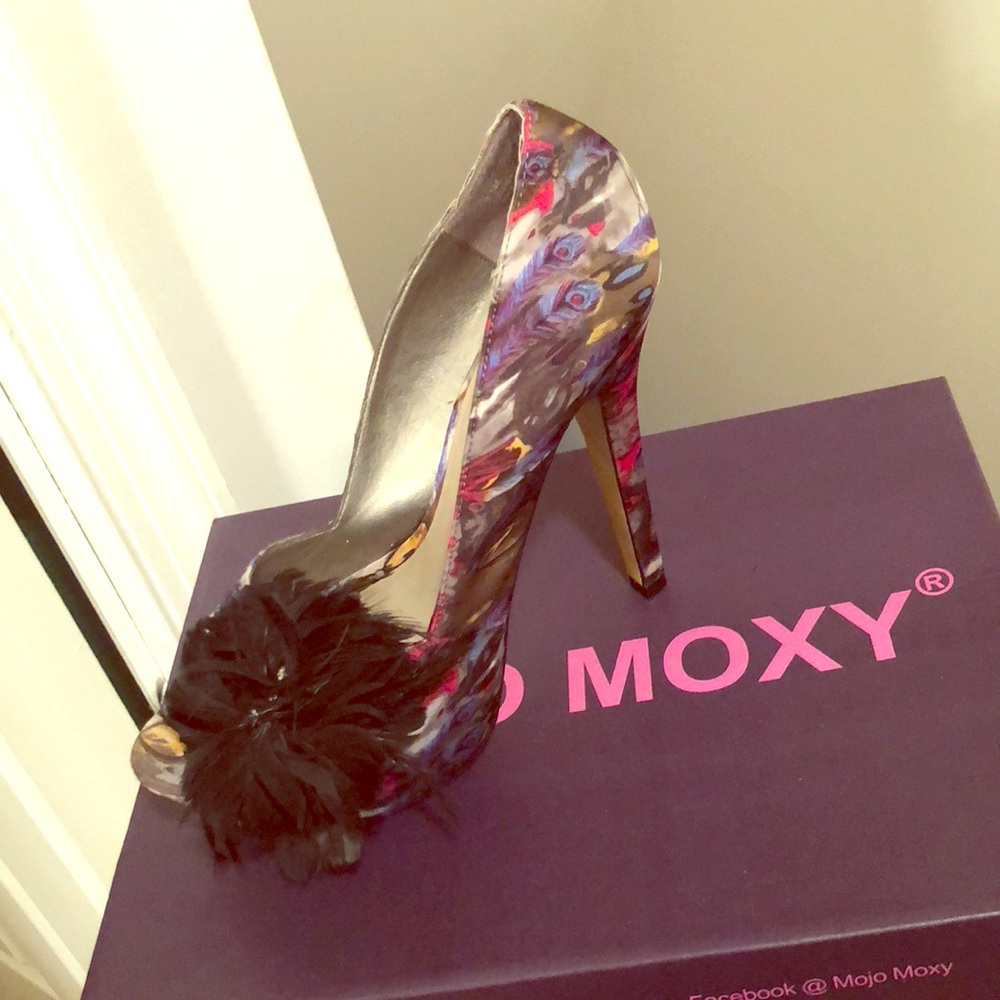 Once worn peacock pump